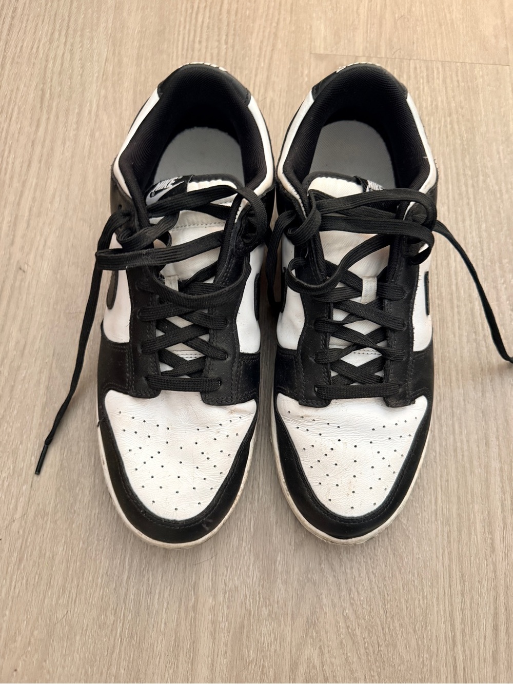 Nike Men’s Black and White Low-Top Sneakers